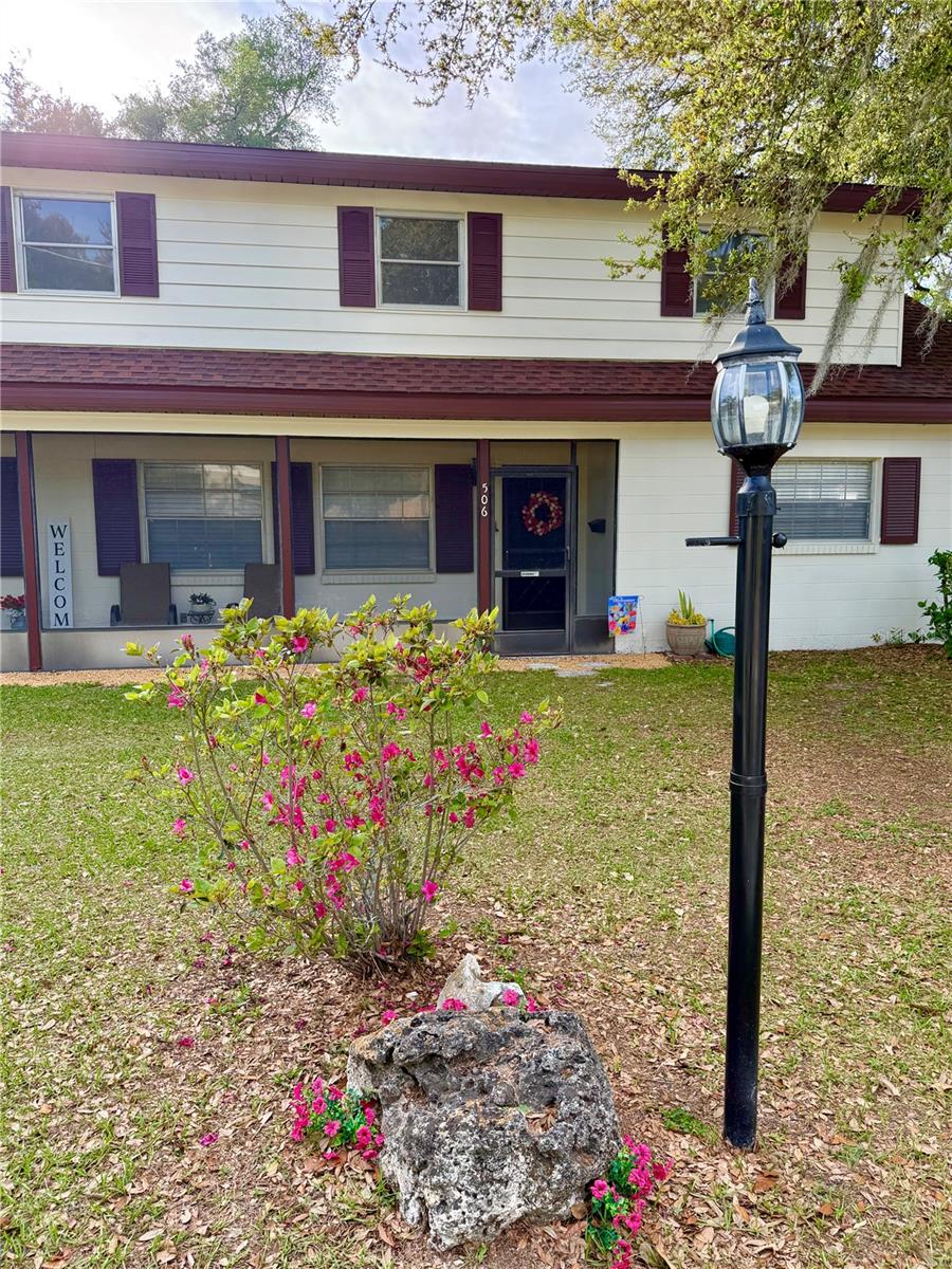 Lightpost will stay :)