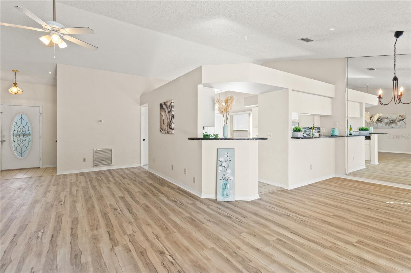 :icing room to the left and dining room to the right