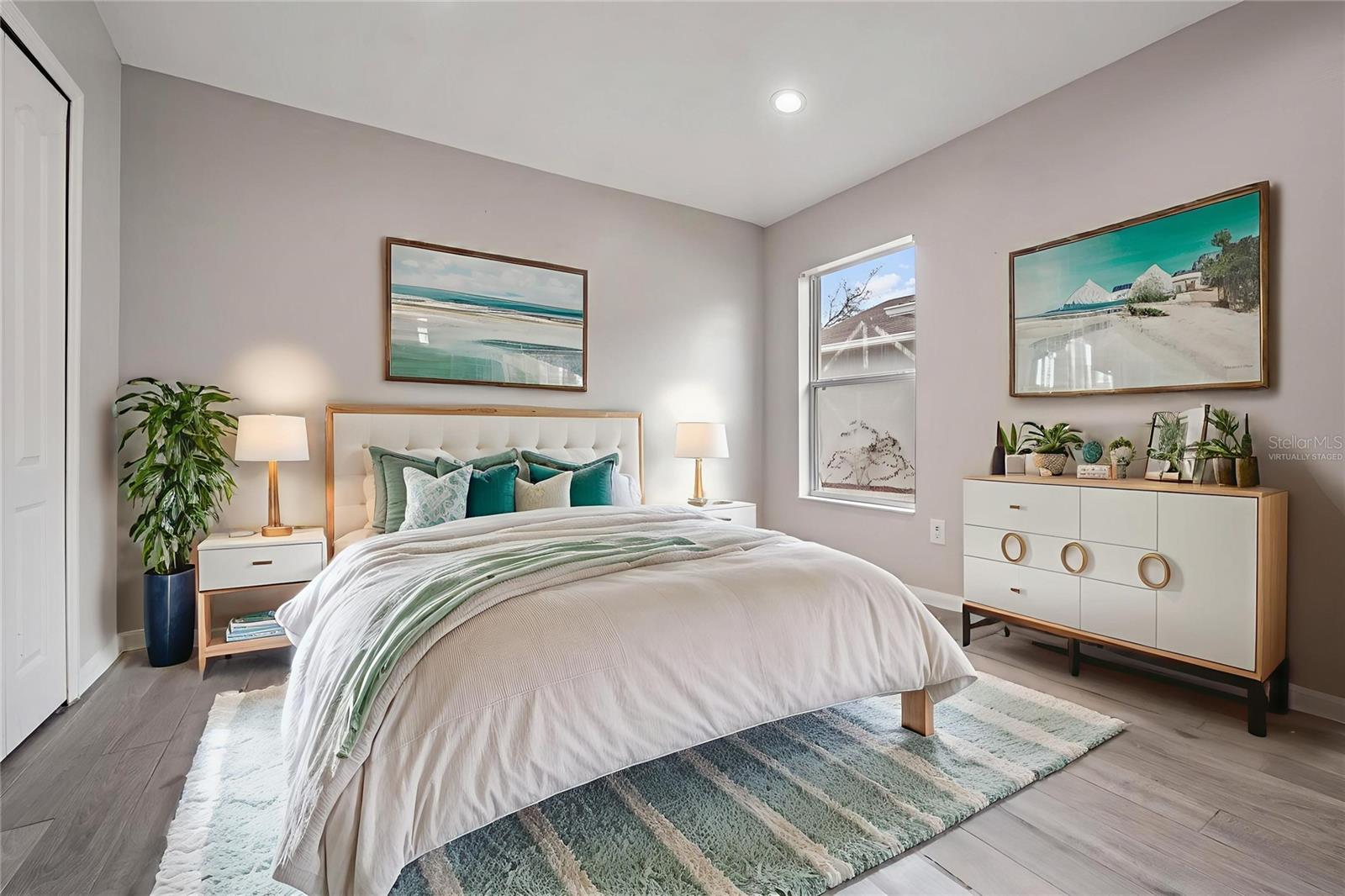 This photo has been Virtually Staged.