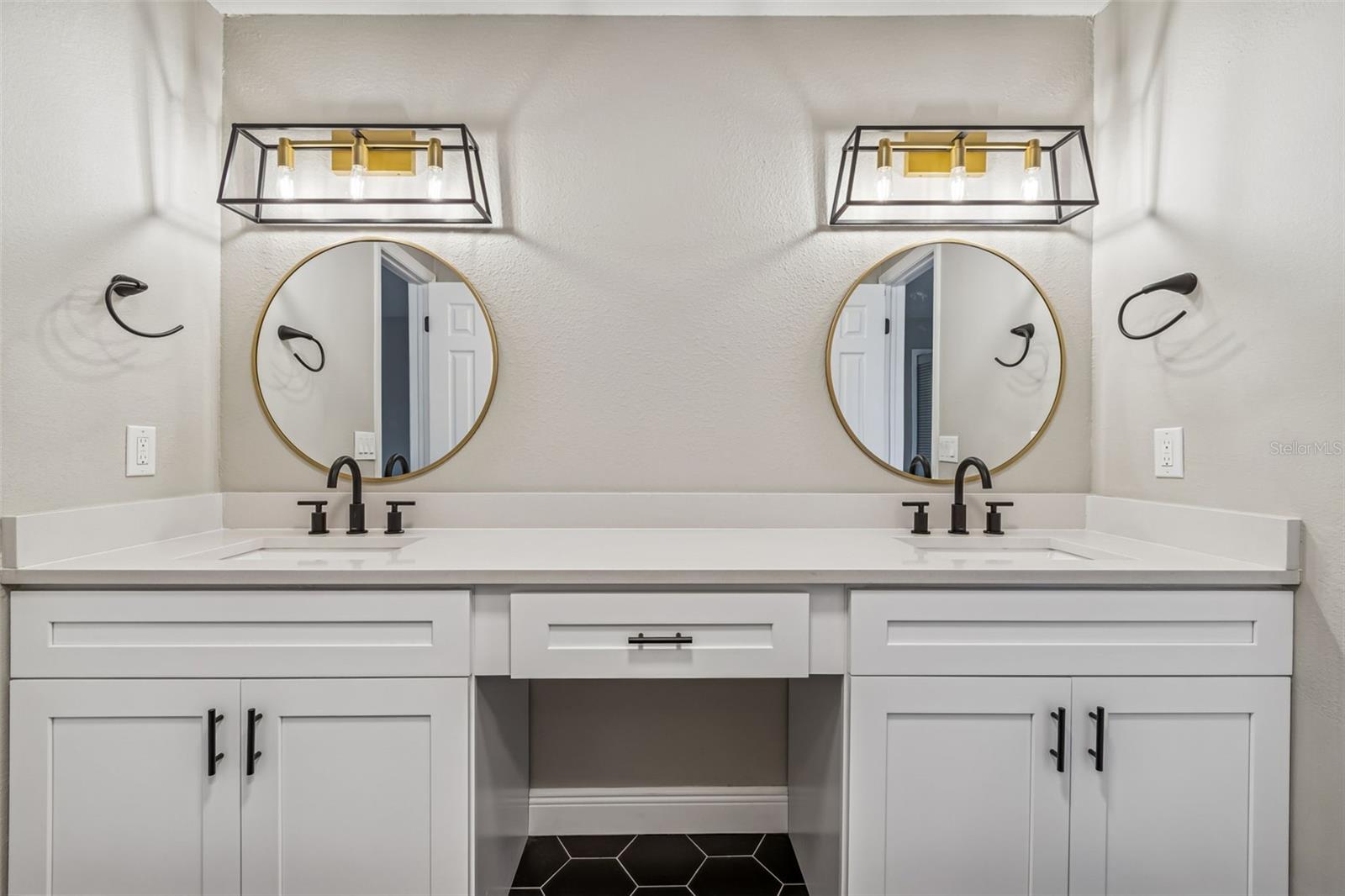 Jack and Jill Full Bath