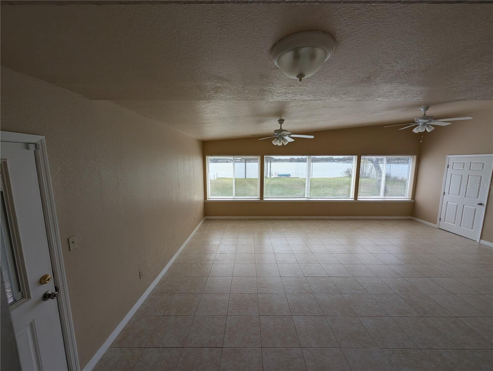Family Room S. Dock / Private Ski Lake View