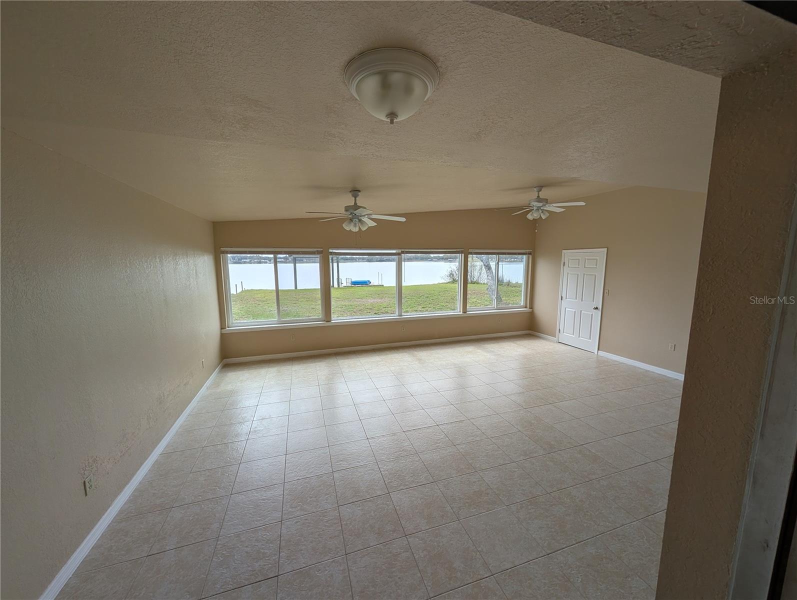 Family Room S. Dock / Private Ski Lake View