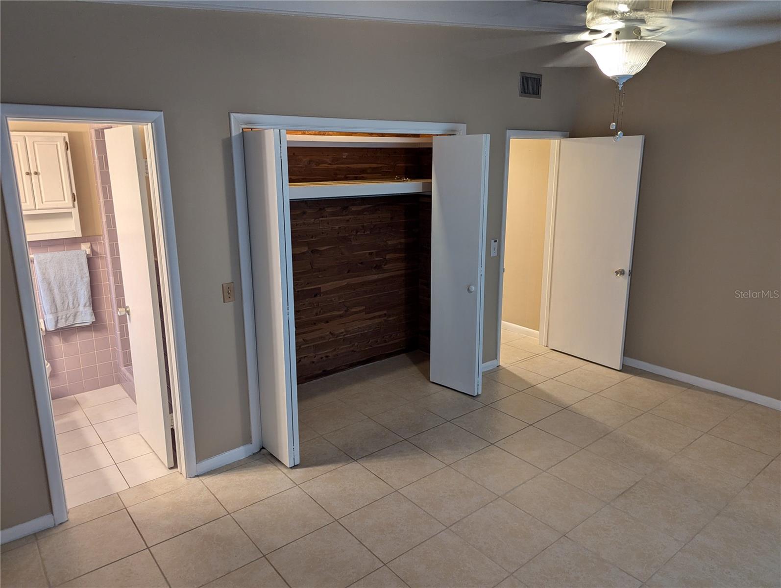 Master Bedroom & Bathroom w/Shower