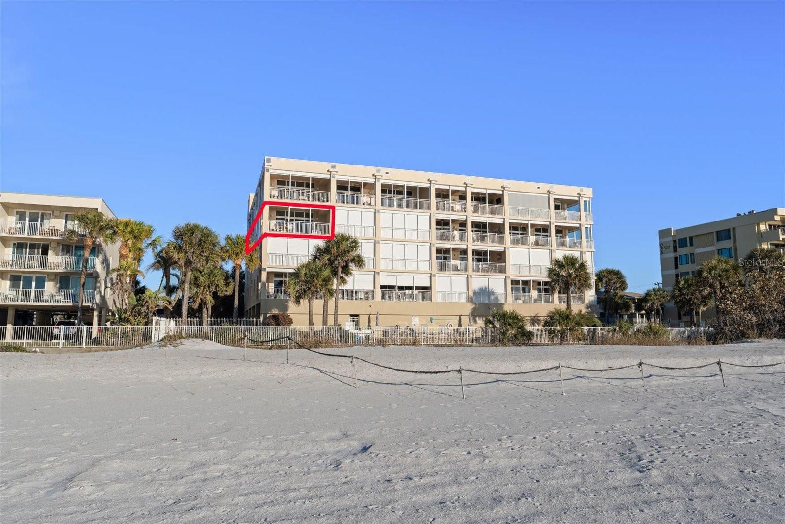 End unit on perfectly positioned third level.