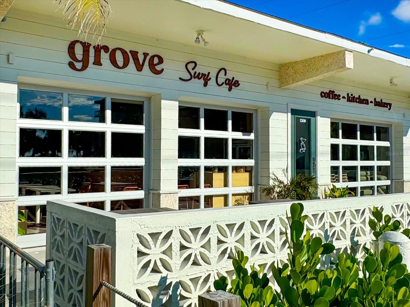 Inviting eateries along Gulf Blvd.