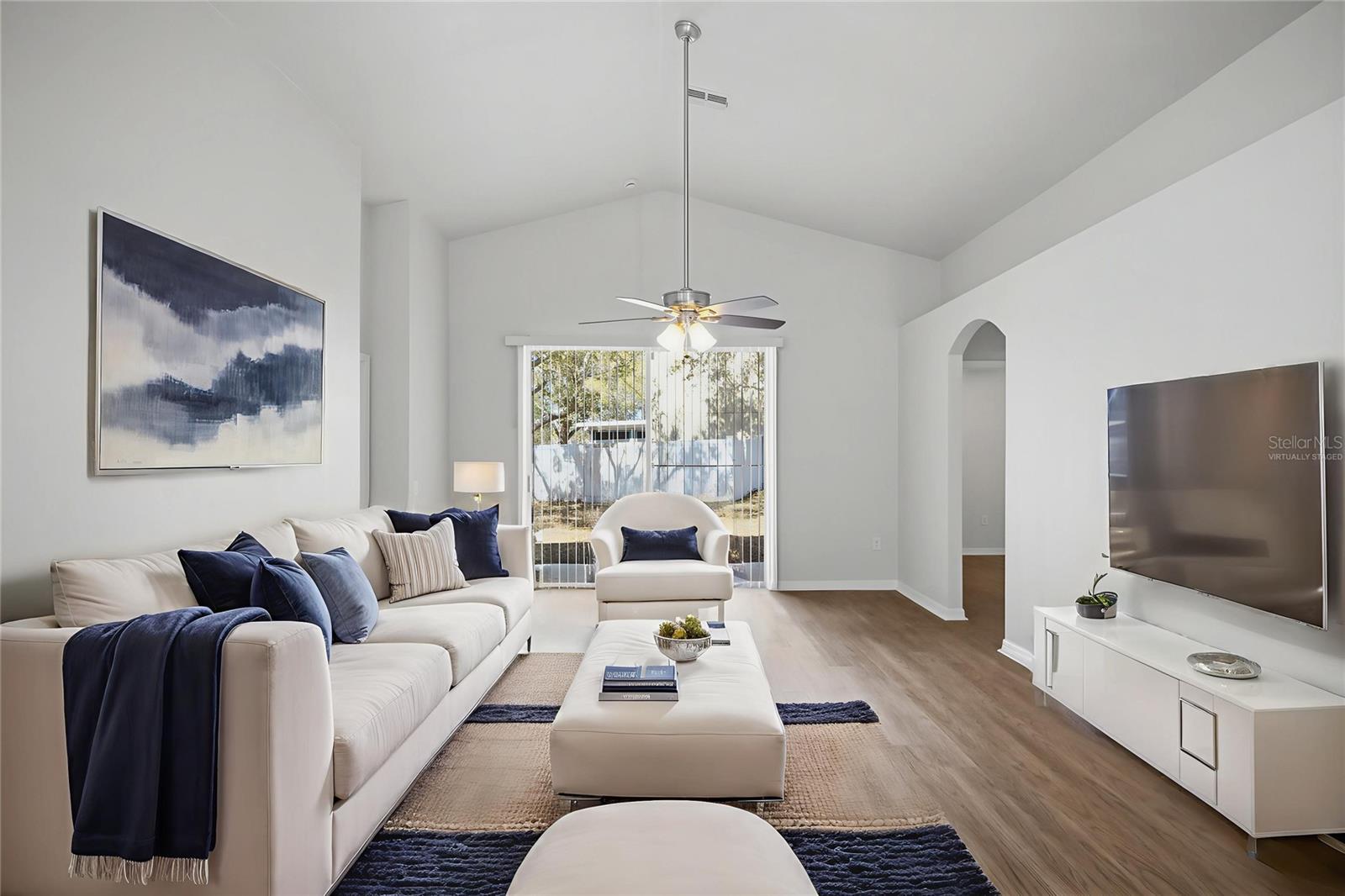 This photo has been Virtually Staged.