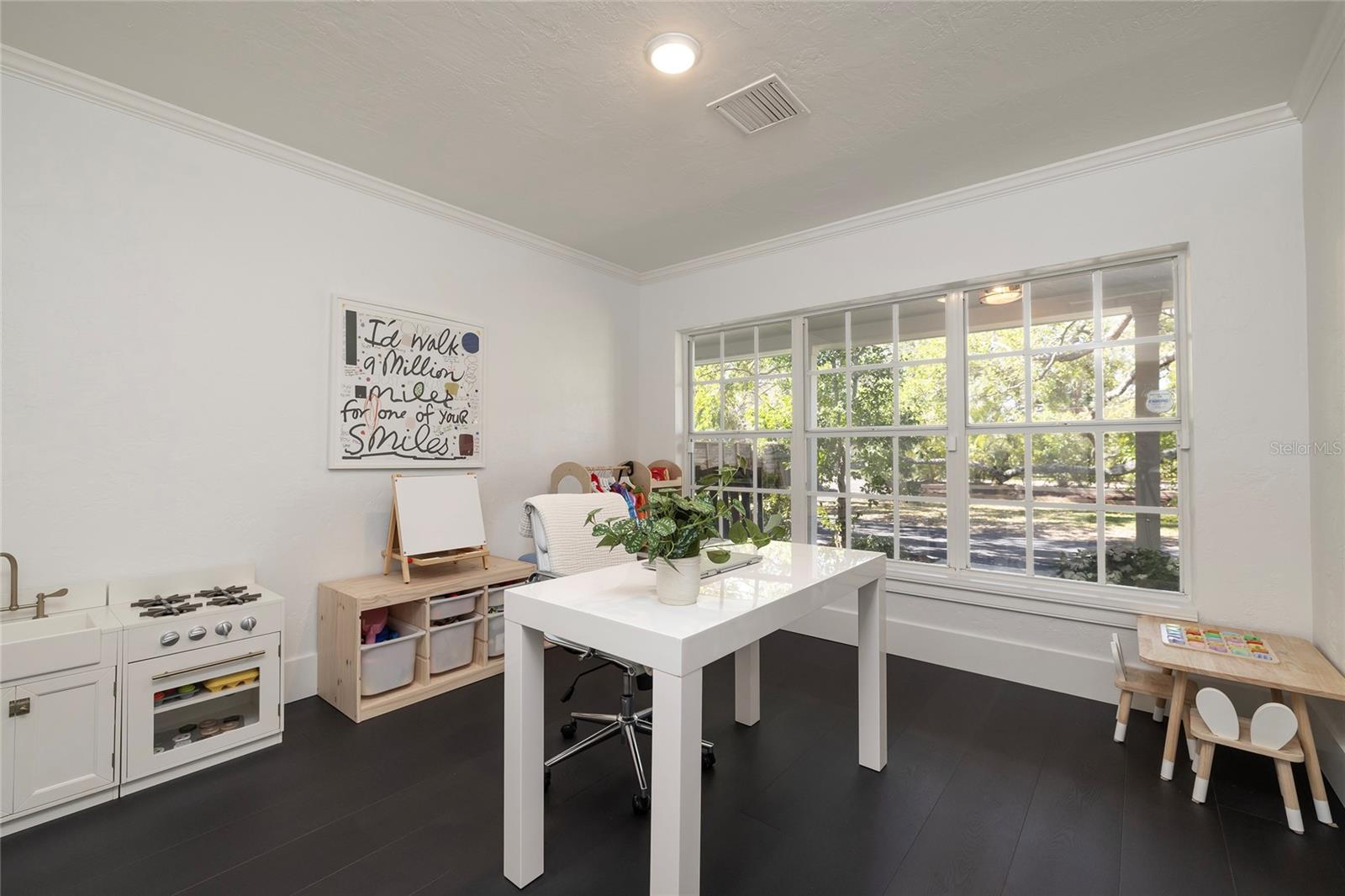 Office/den/3rd Bedroom