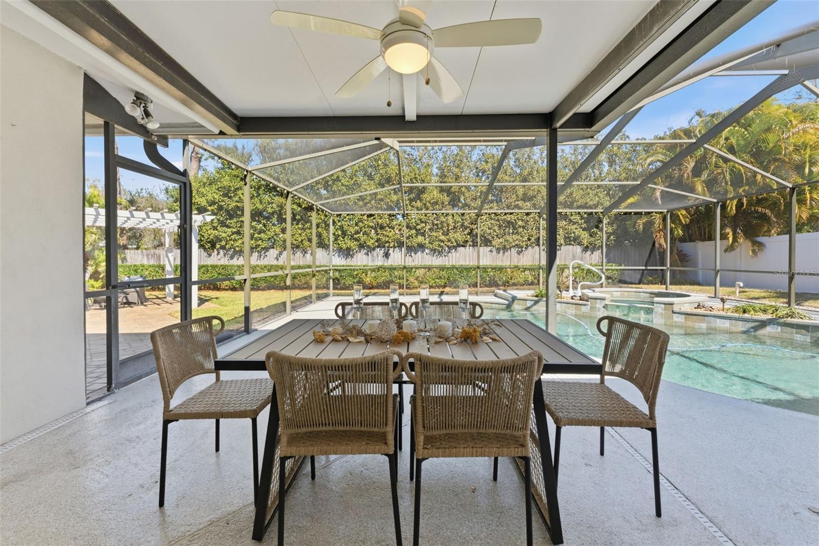 Pool Dining Area