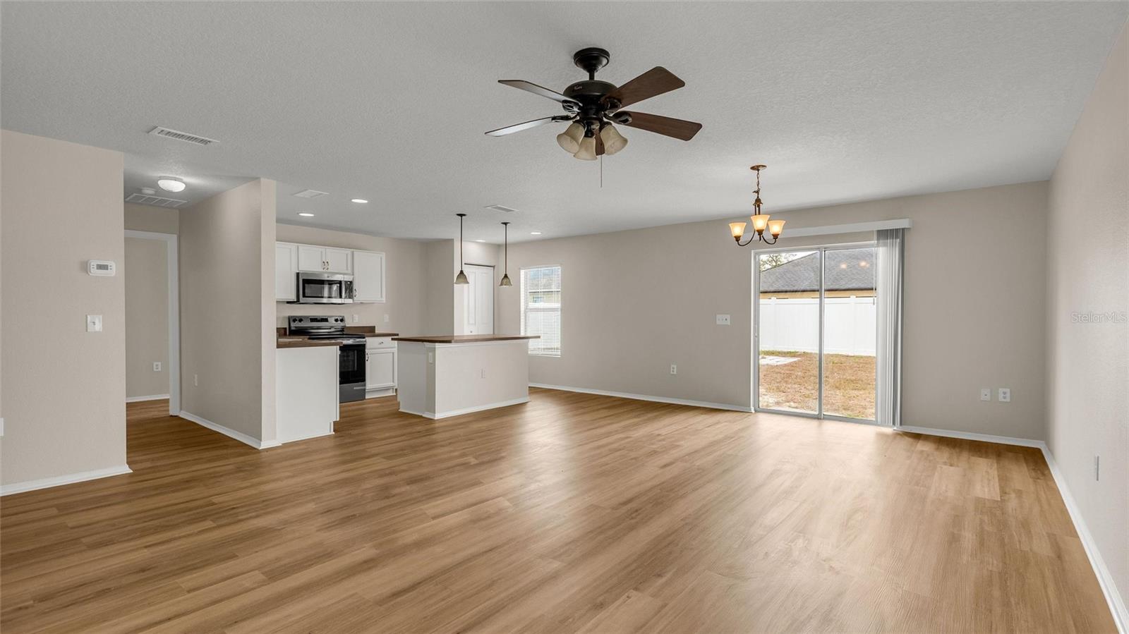 Great room that is open to the kitchen