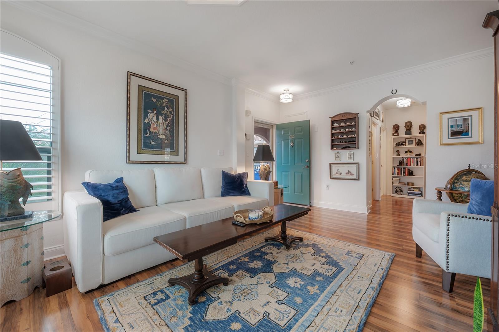 Living Room with entry and hallway