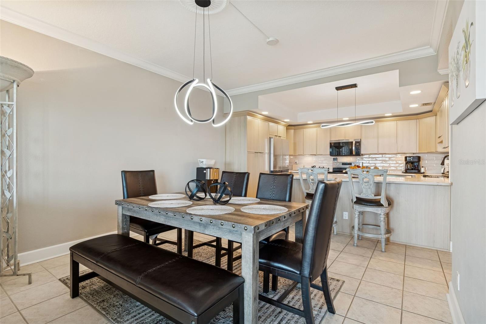 Open floor plan: kitchen, dining room and living room