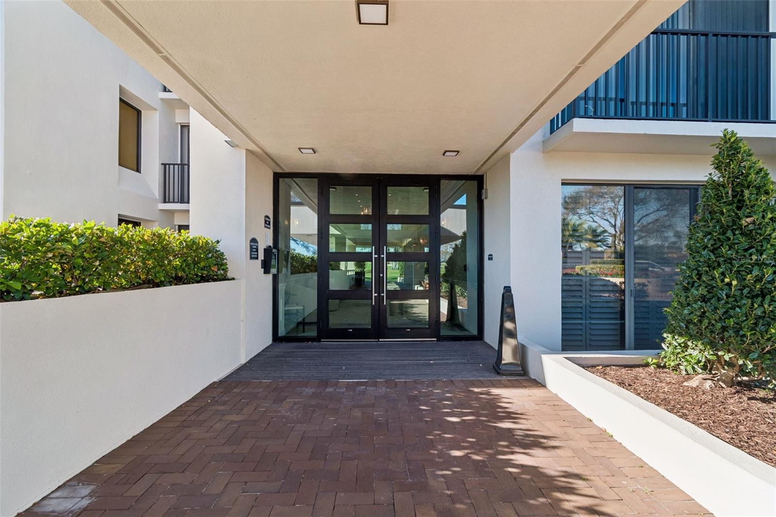 Entrance to 4 Belleview Blvd