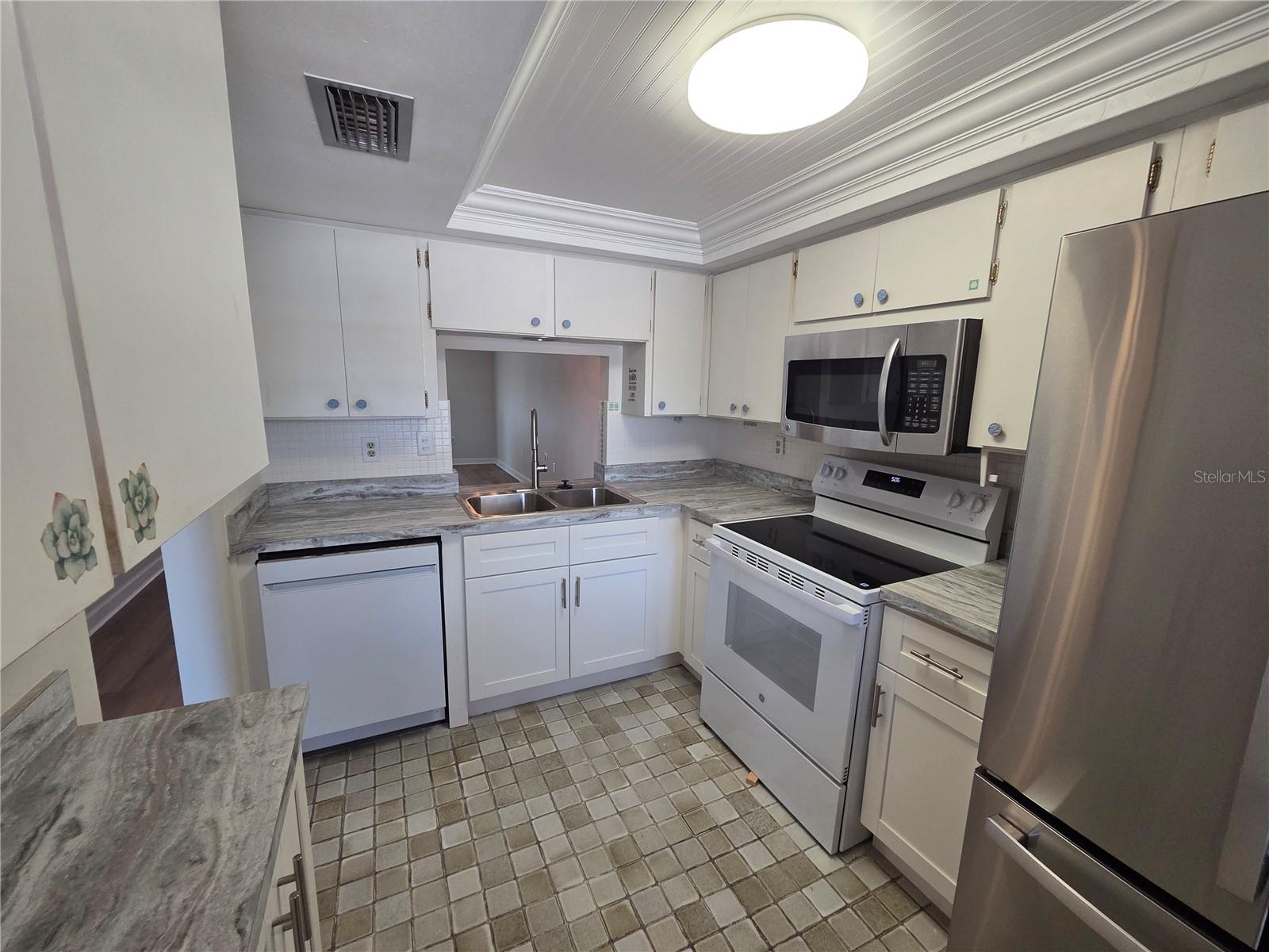 Brand new dishwasher & stove.