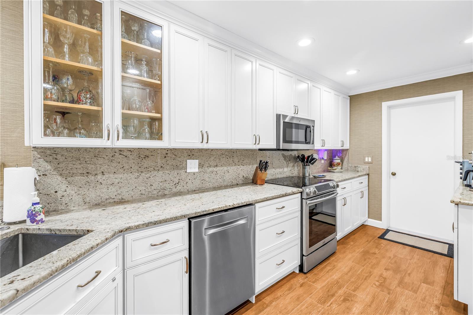 Fully Updated Kitchen with Custom 42" Cabinetry, Crown Molding, Granite Counters and Backsplash