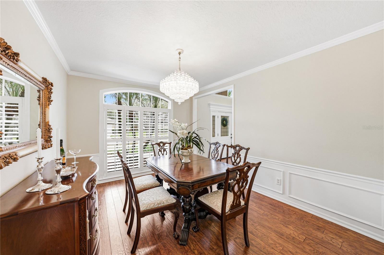 Dining Room with Chair Rail Molding