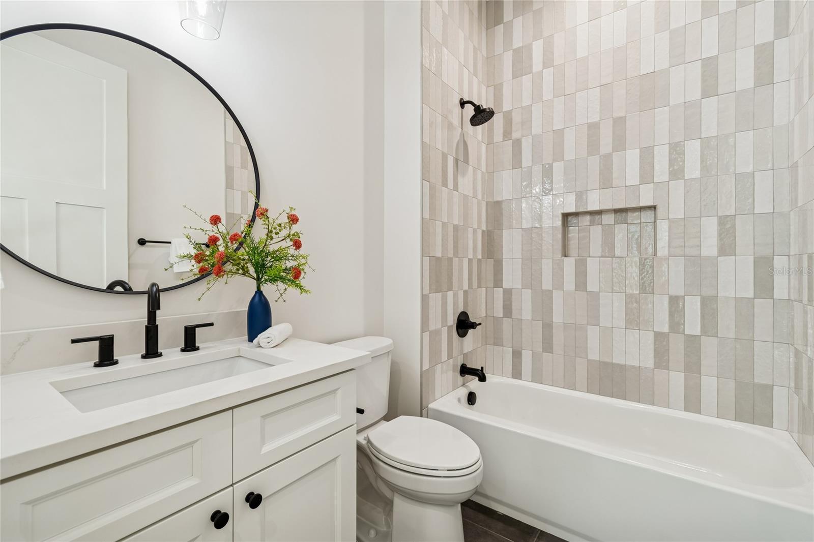 Bdrm 4 En Suite Bath!