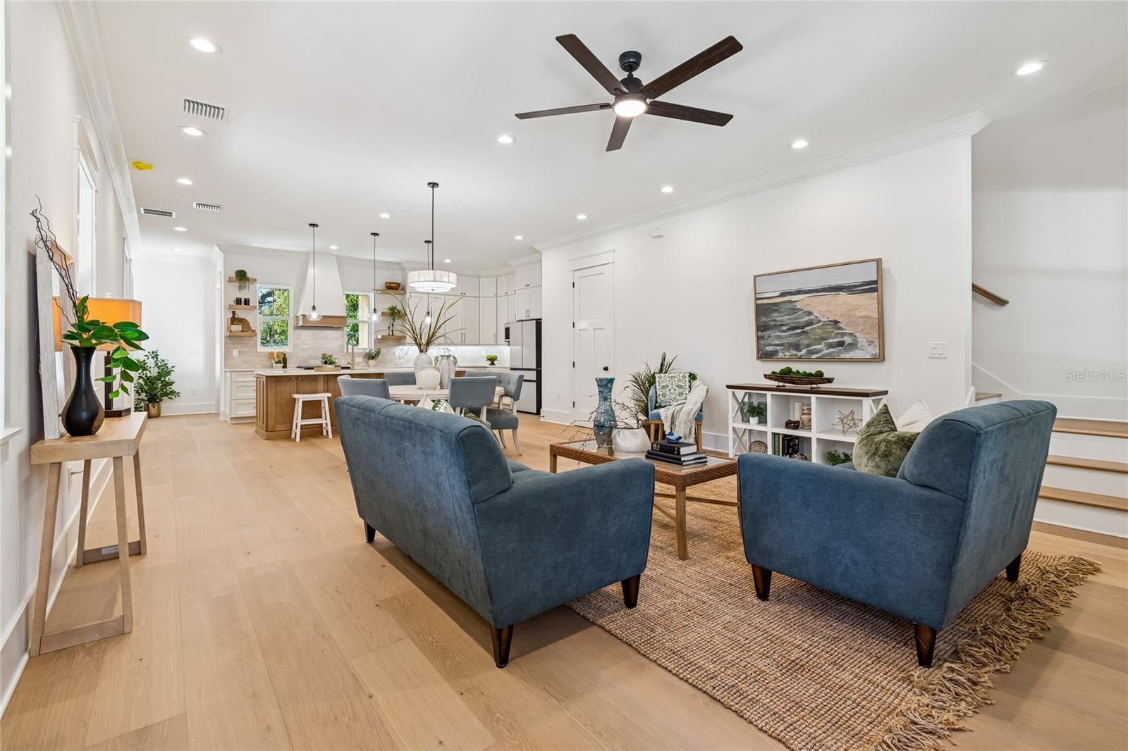 Open Floor Plan and 10 ft Ceilings!