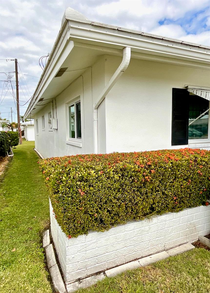 33-Exterior-bedrooms side of house
