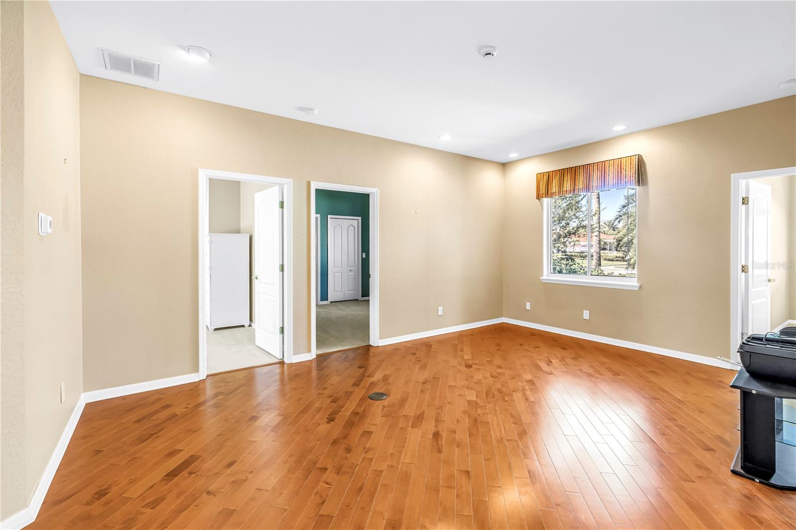 Flex space / den off of the 3 guest bedrooms