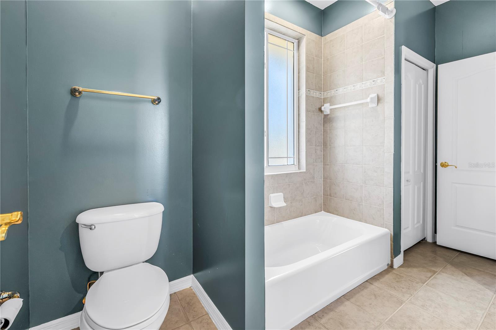 Jack & Jill bath between Bedroom 3 & 4