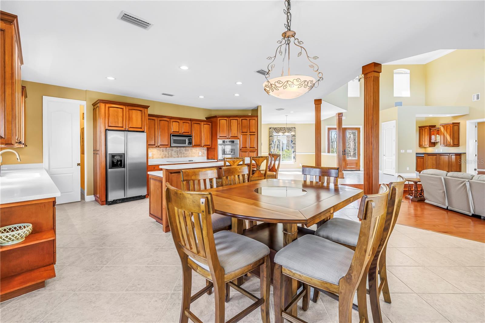 Eating space in kitchen