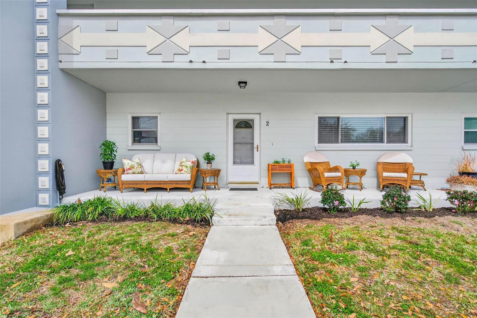 Extra Large Porch with Sunrise Sunshine