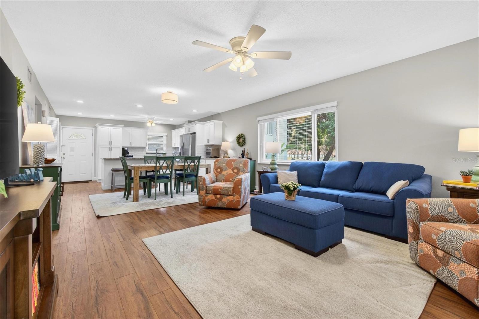 Great Room Feel, End unit for extra light