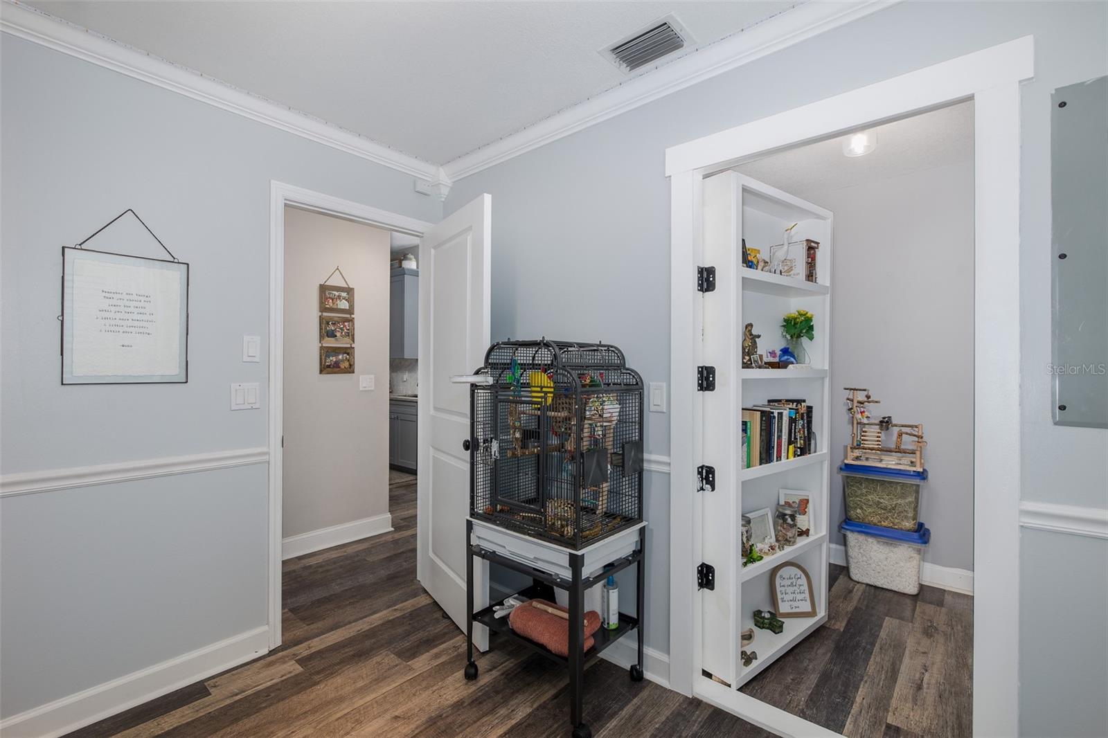 OPENS TO WALK IN CLOSET