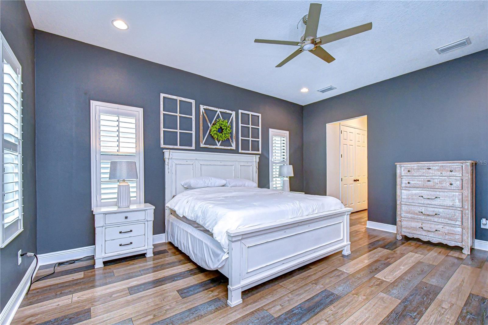 Spacious layout with access to the lanai!