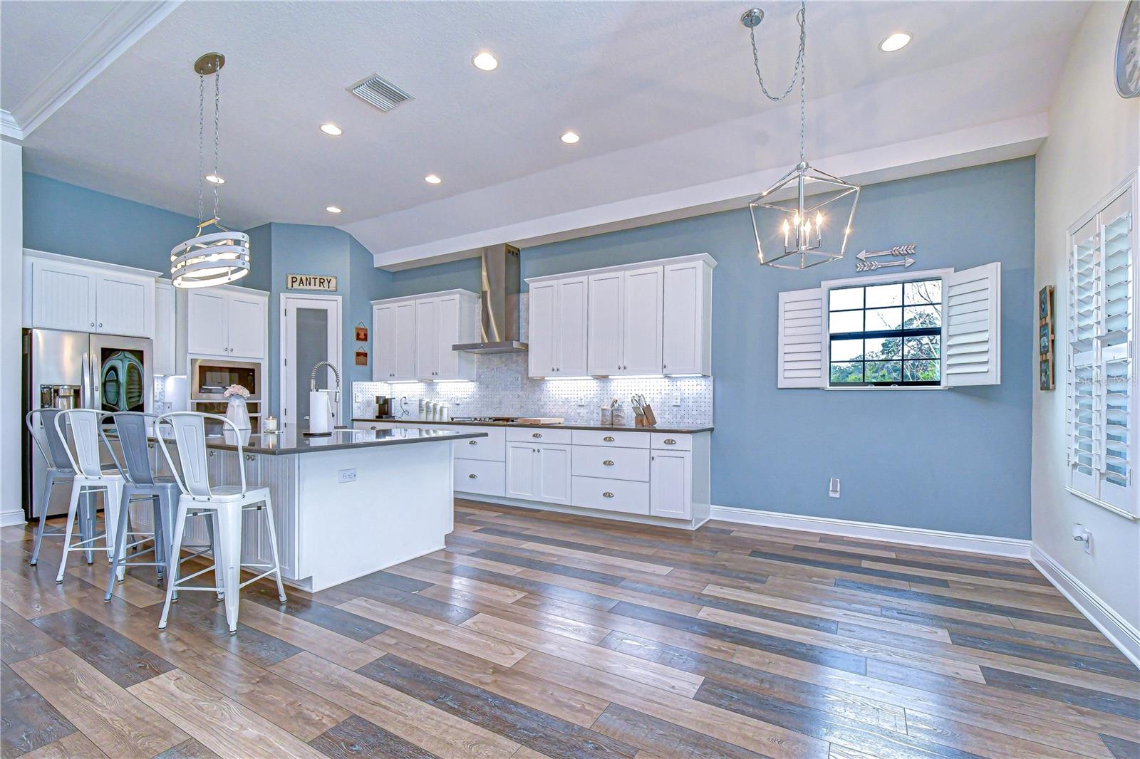 Flows into the breakfast nook!