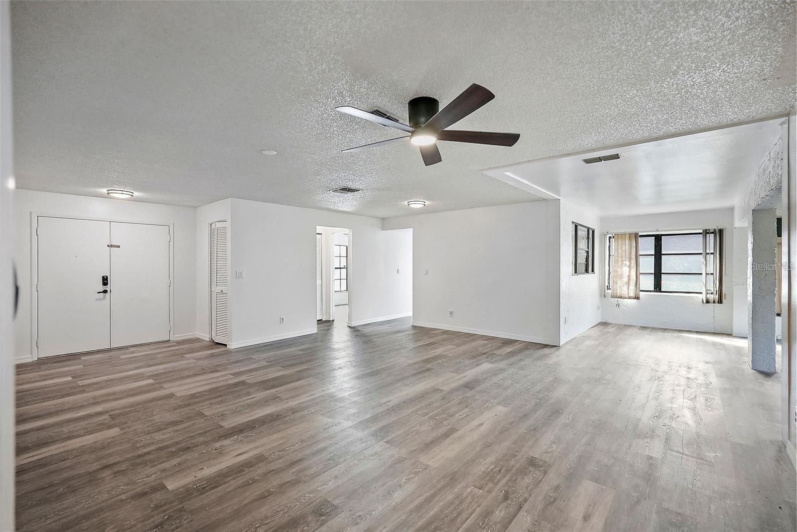 LR looking toward Kitchen