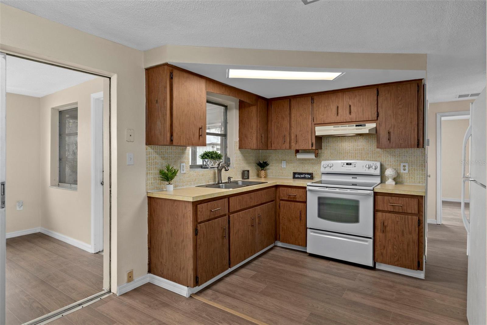 Wow, what a lovely Kitchen