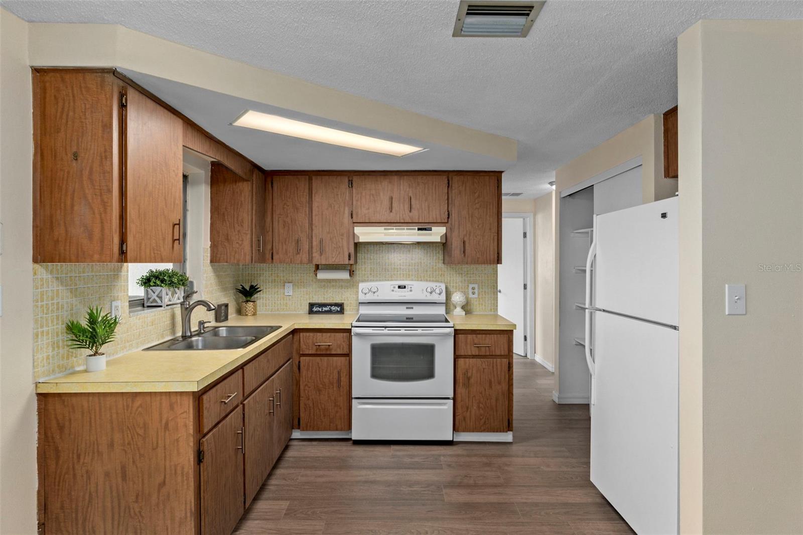 Notice the abundance of cabinets !!