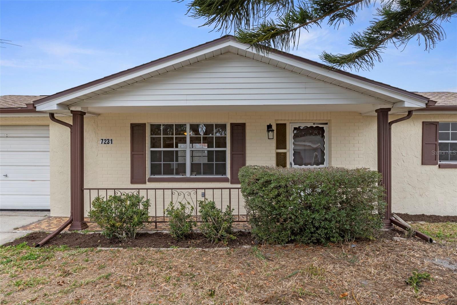 What a welcoming front view of the home. You will love the tile front walkway !!