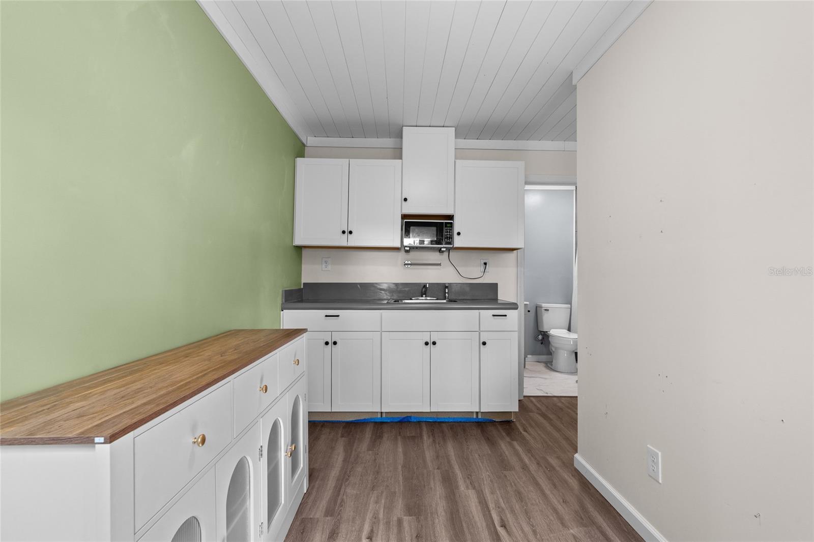 Attached Apartment Kitchenette