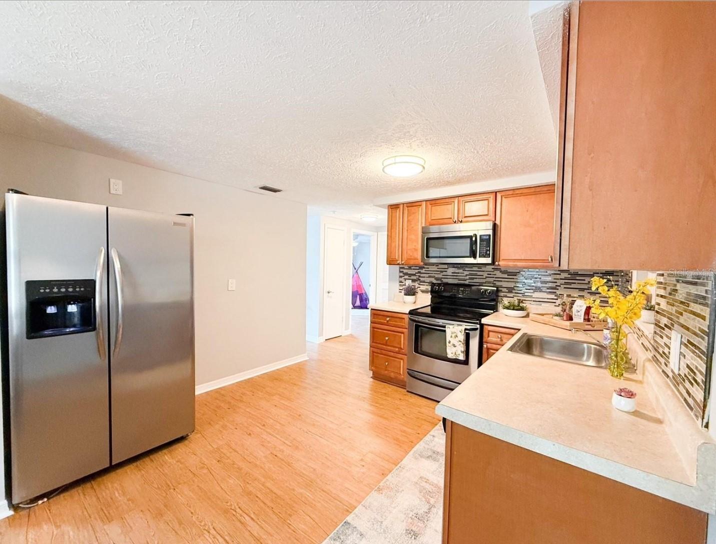 Solid Wood Kitchen Cabinets and Stainless Steel Appliances