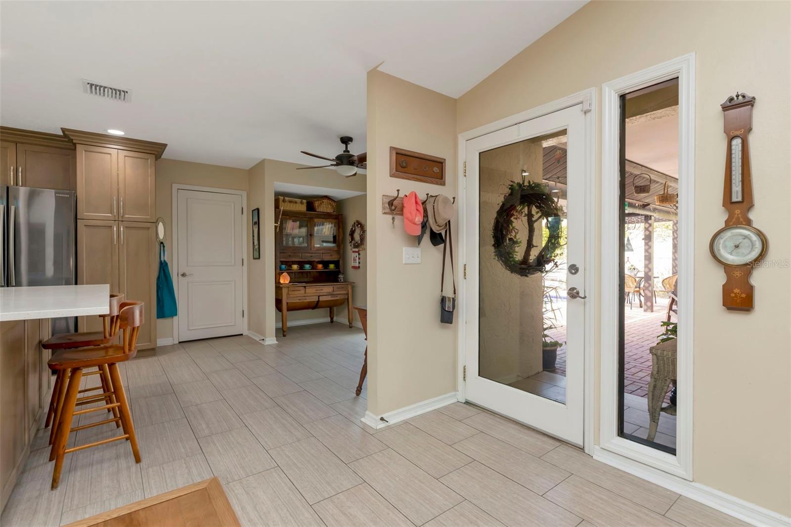 Inside front door to Eat in nook, kitchen to left