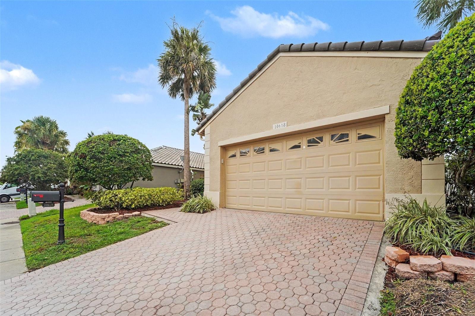TB8481613