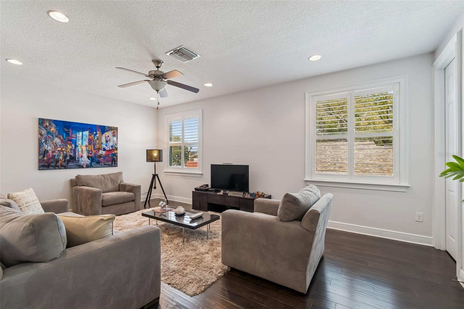 Spacious loft / bonus room
