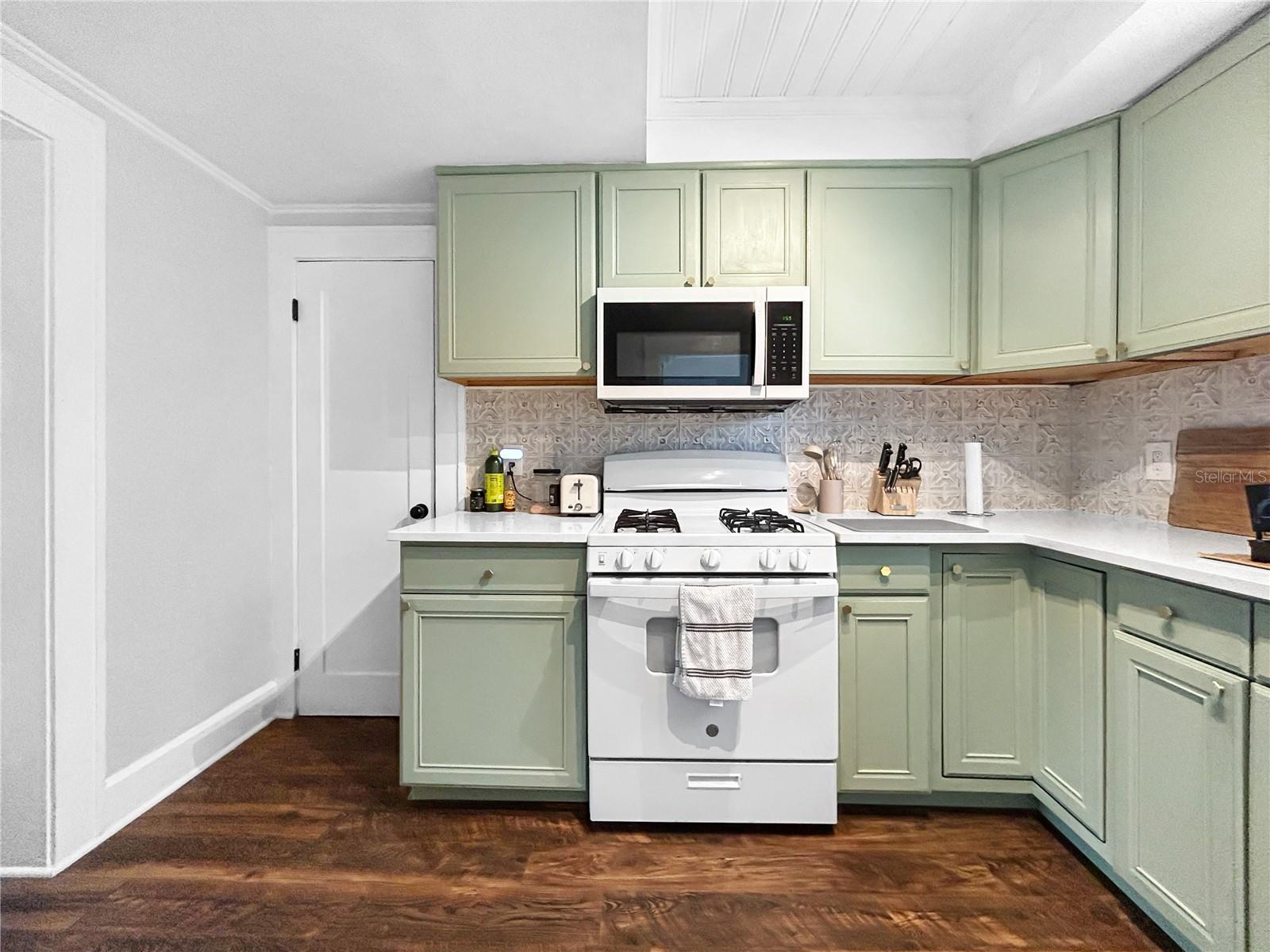 Updated Quartz Counter Tops