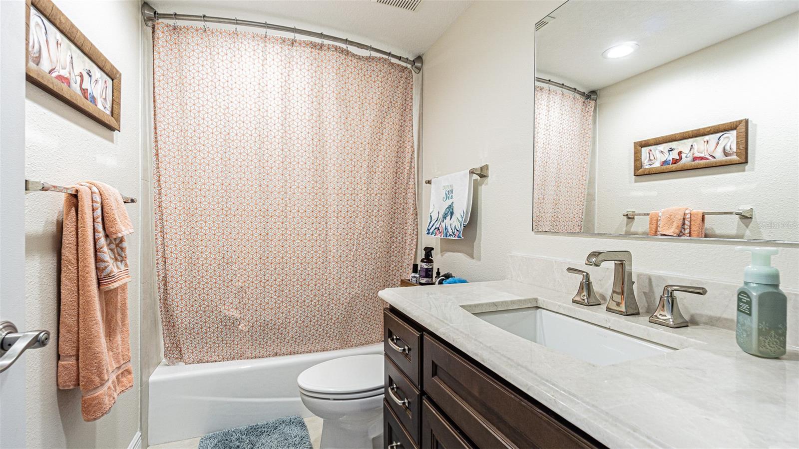 Guest Rm2 - ensuite bath