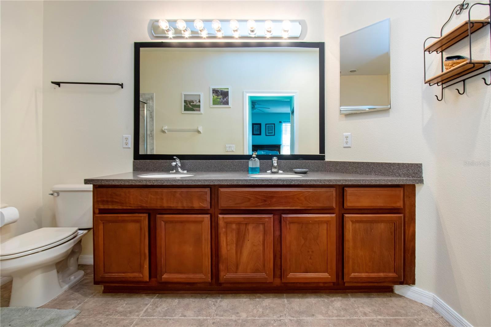 Double sink vanity