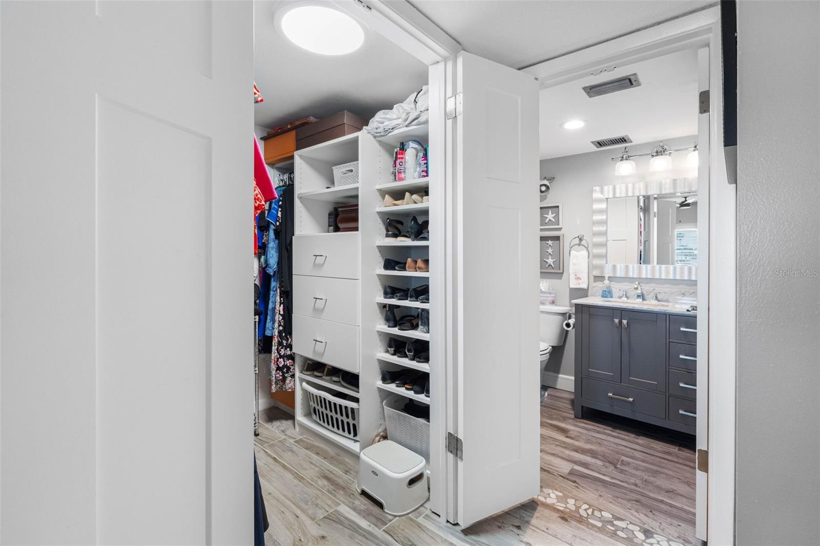 Walk-in Closet