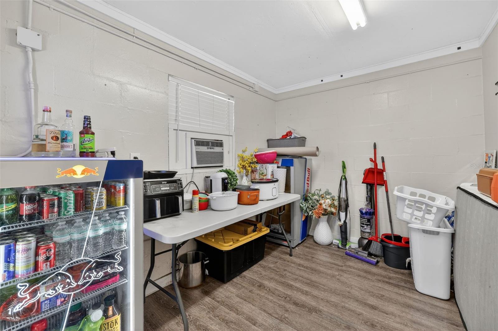 Laundry Room (was converted to Bedroom, can easily be converted back to laundry.