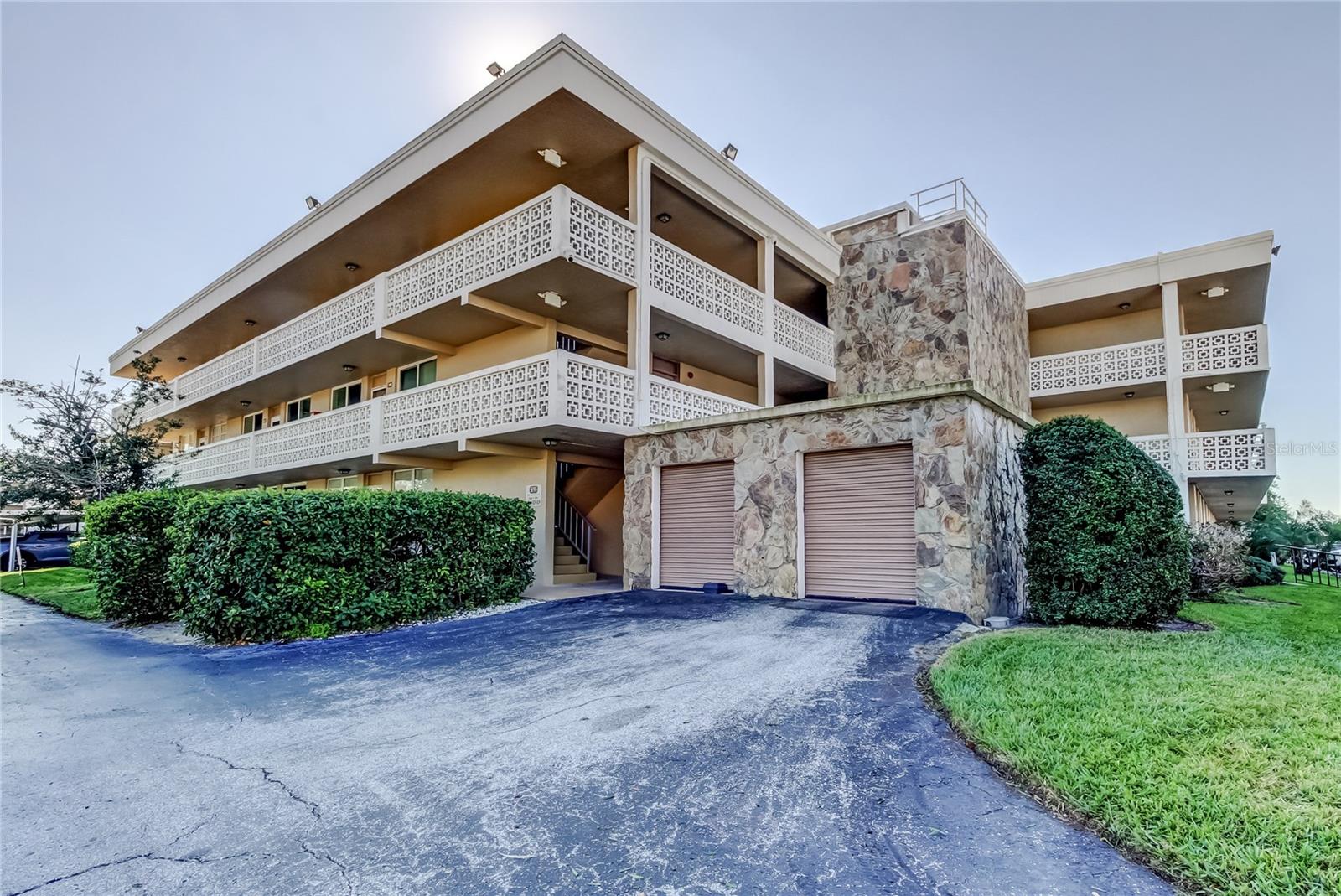 Building 600 Winston Park NE