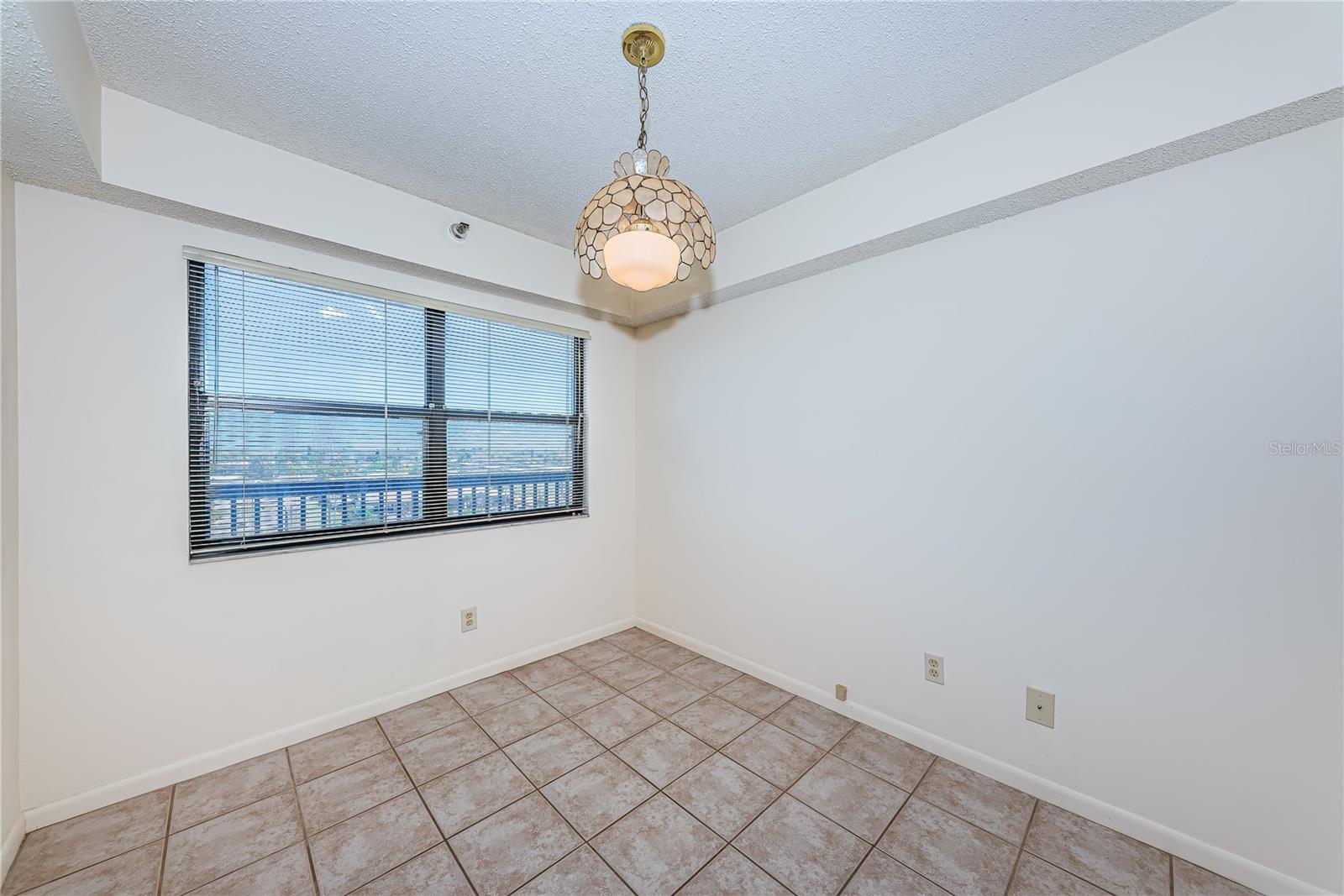 breakfast/ dinette area