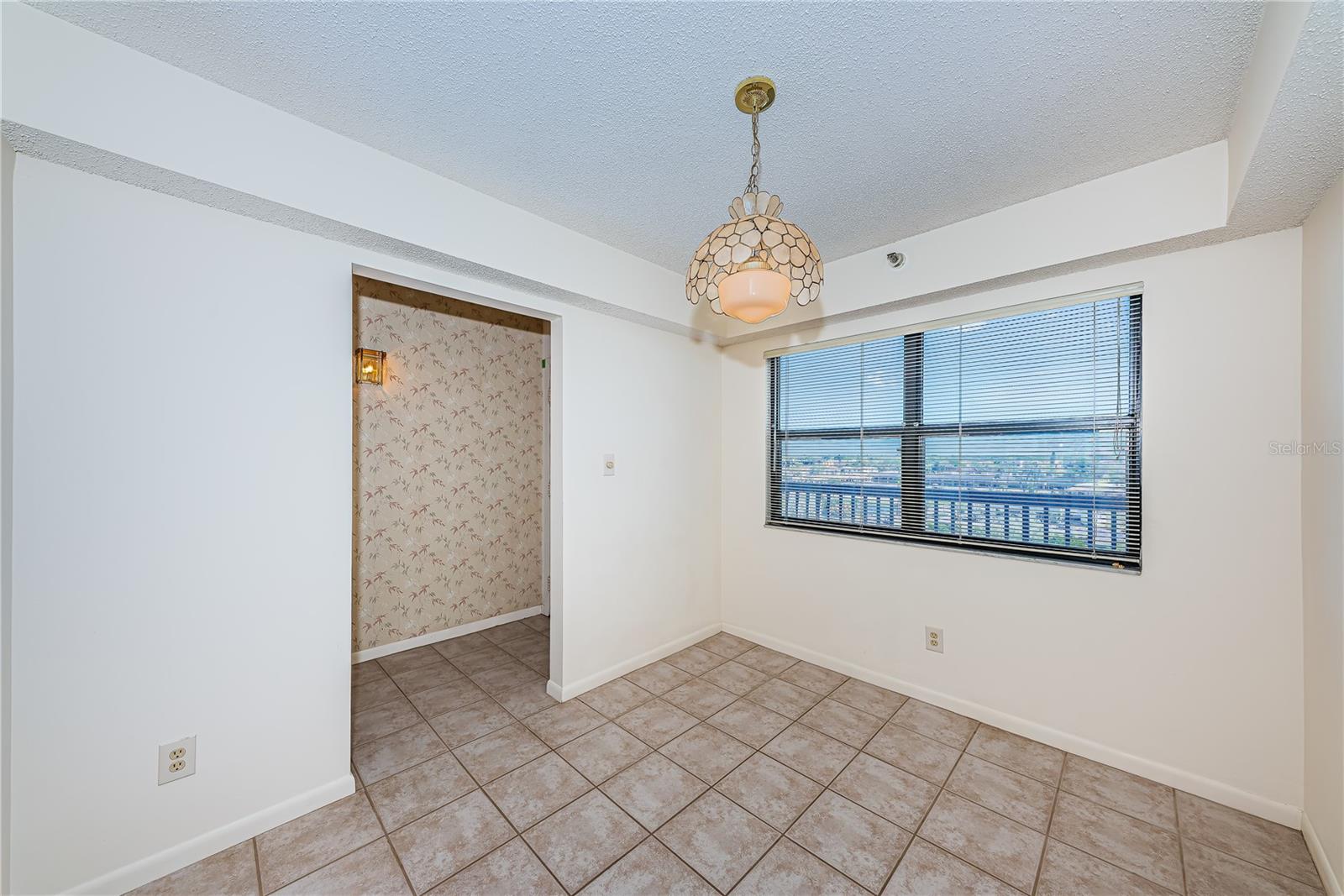 breakfast/dinette area