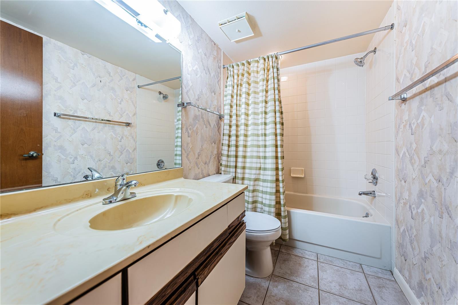 second bathroom with tub