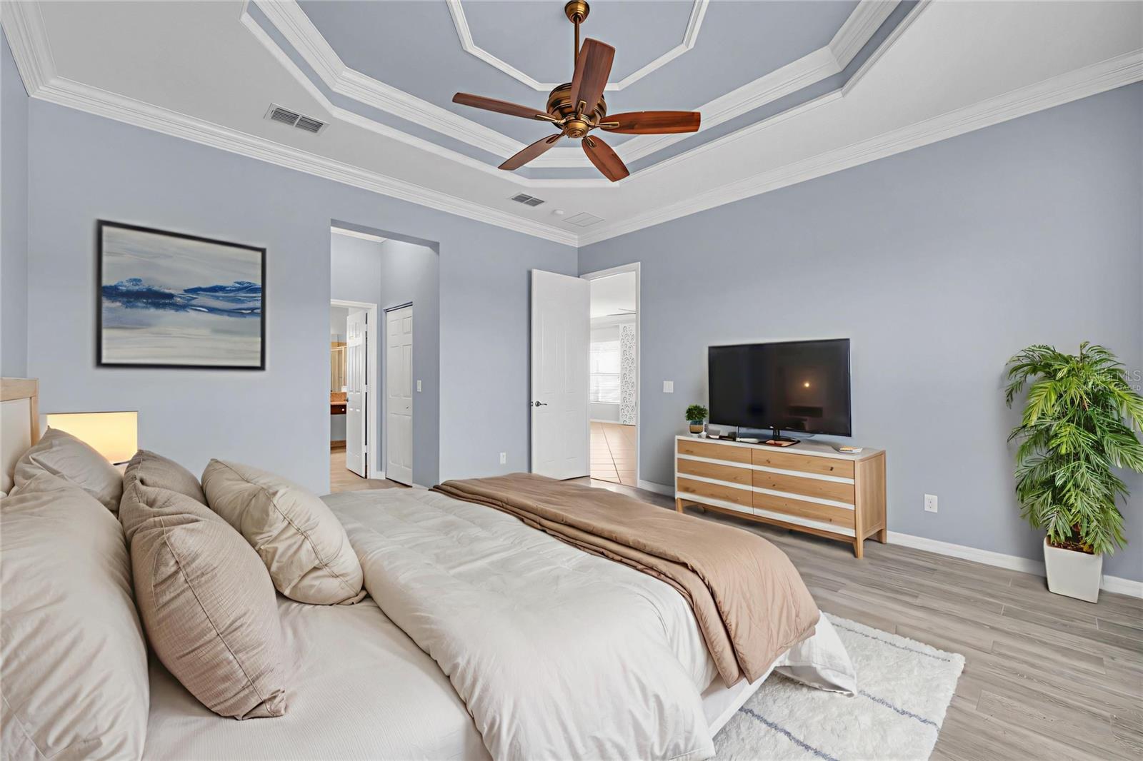 This photo has been virtually staged.