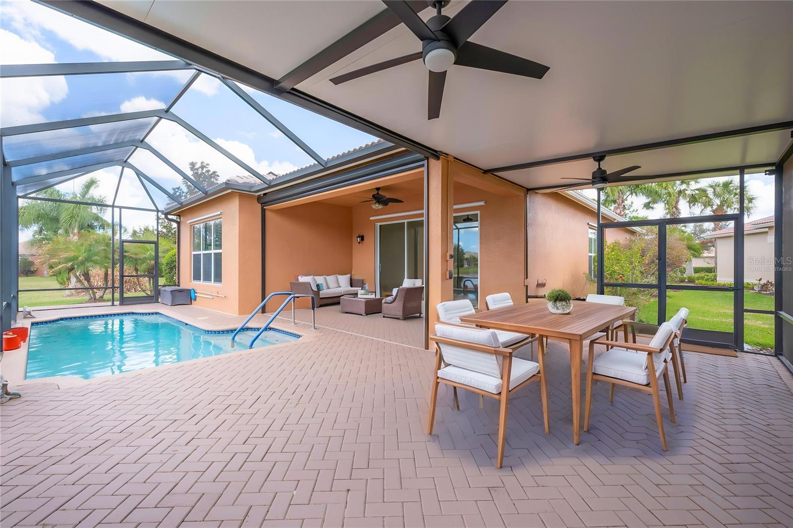 This photo has been virtually staged.